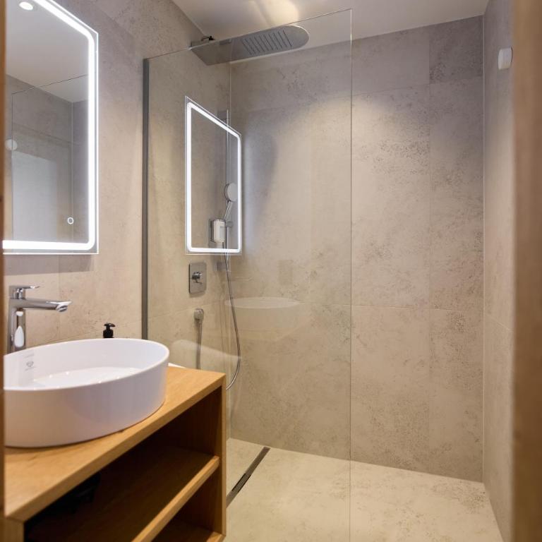 Chalet H Montafon - Doppelzimmer mit Balkon - 5