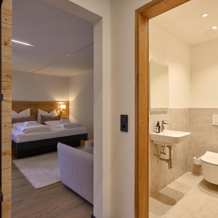 Chalet H Montafon - Doppelzimmer mit Balkon - 14