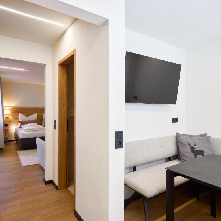 Chalet H Montafon - Doppelzimmer mit Balkon - 13