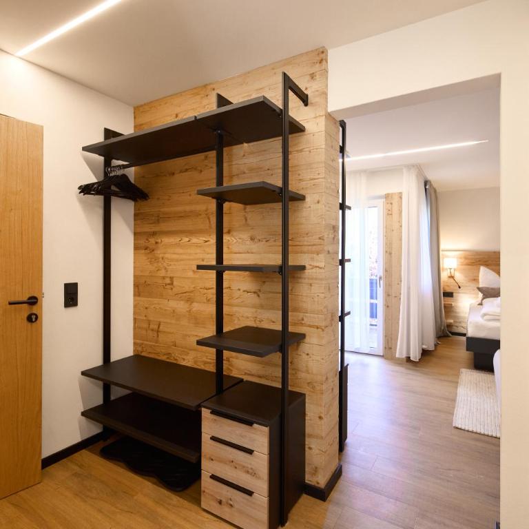 Chalet H Montafon - Doppelzimmer mit Balkon - 16