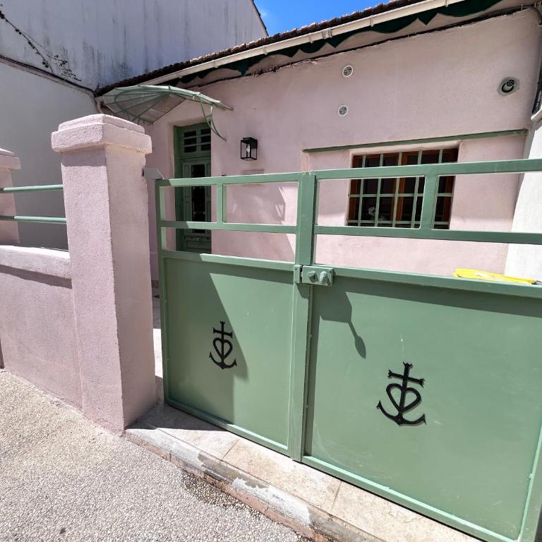 L oustalet - Two-Bedroom House - 2