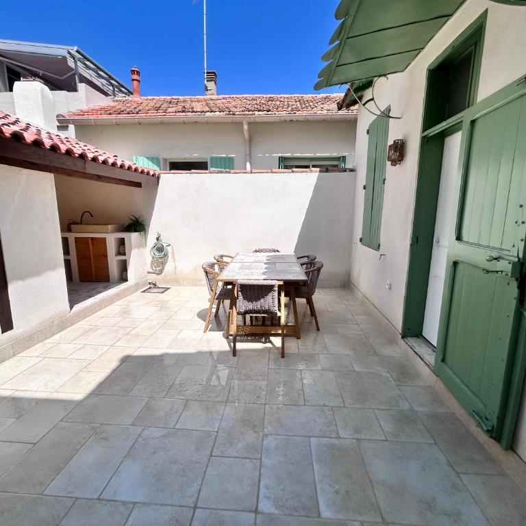 L oustalet - Two-Bedroom House - 7
