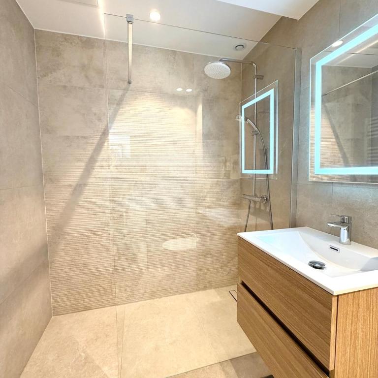 3 Suites, Cannes Croisette next Palais Festivals & Beach - Appartement - 21