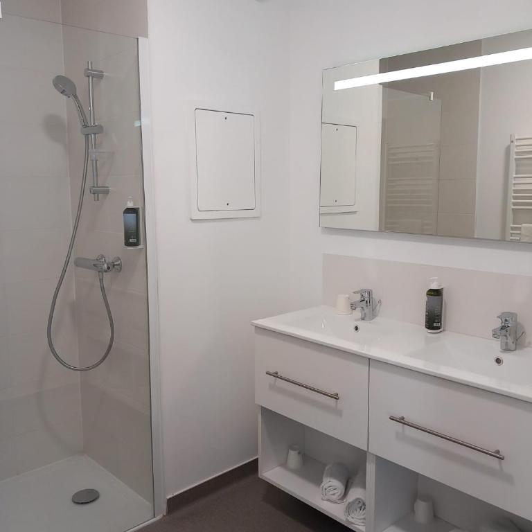 All Suites Appart Hôtel - Le Havre Centre - Les docks - Appartement (2 Lits Doubles et 1 Canapé-Lit) - 1
