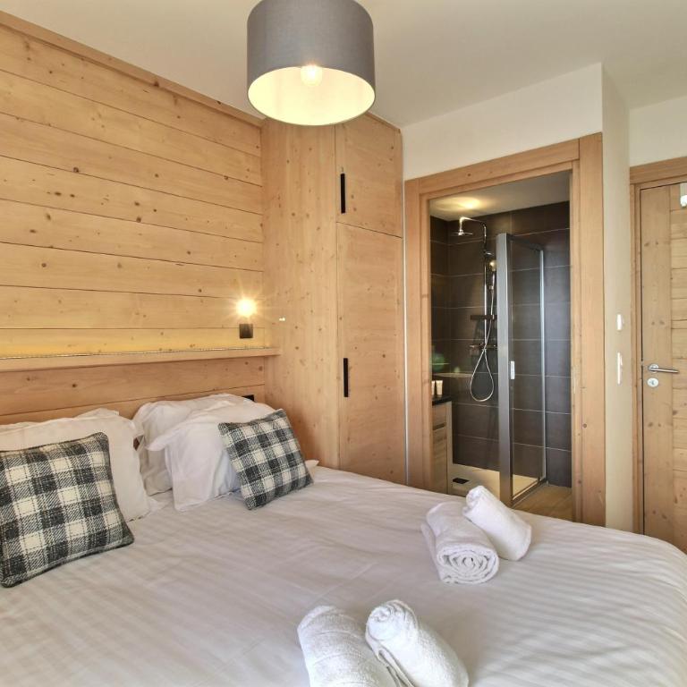 ARC 1600, Résidence Premium LE RIDGE, Appartement 10 personnes Vue Montagne - Ski aux pieds - Sauna, Hammam, Piscine intérieure chauffée, Salle de sport & fitness - Four-Bedroom Apartment with Balcony - 25