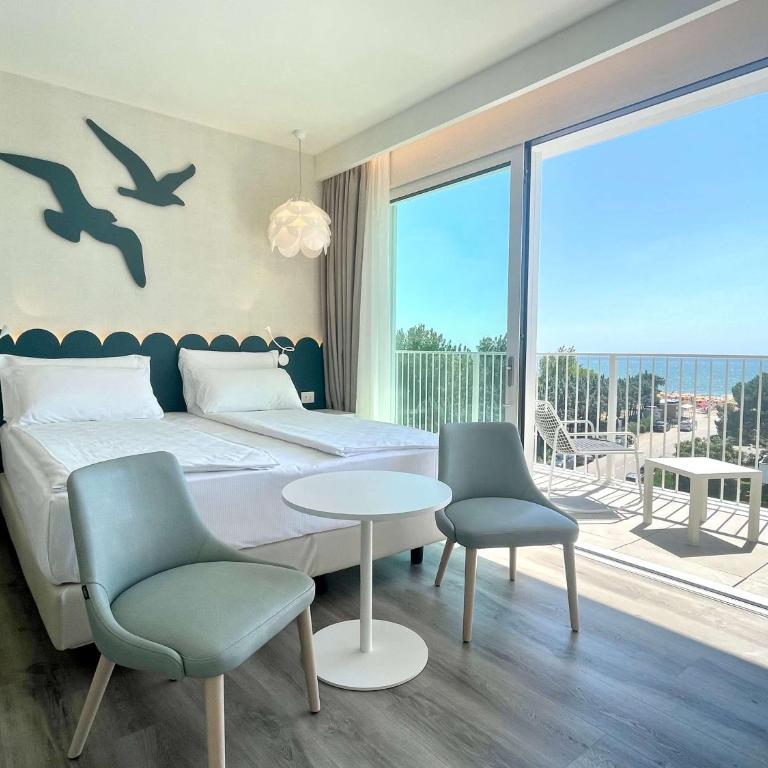 Junior Family Hotel - Camera Matrimoniale Deluxe con Balcone e Vista Mare - 1