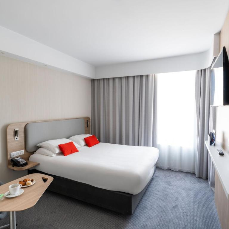 Holiday Inn Express - Nice - Grand Arenas by IHG - Chambre Lit Queen-Size Standard - Petit-Déjeuner Gratuit - 1
