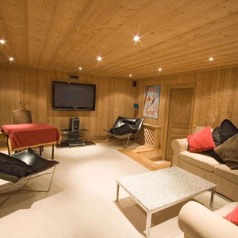 Cabin Sleeps 13 with Hot Tub - Maison de Vacances - 16
