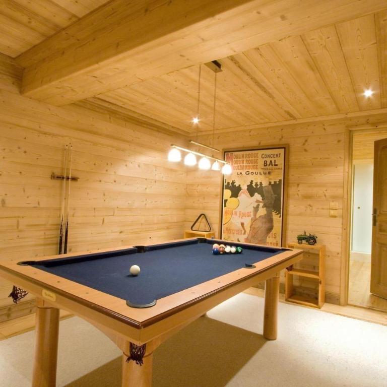 Cabin Sleeps 13 with Hot Tub - Maison de Vacances - 18
