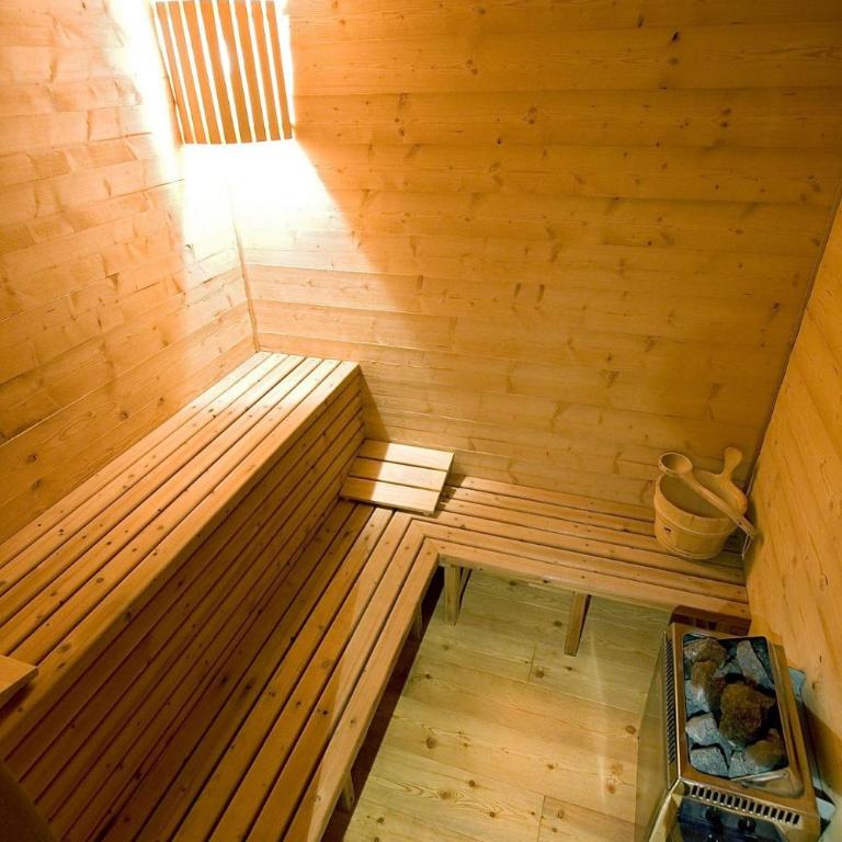 Cabin Sleeps 13 with Hot Tub - Maison de Vacances - 19