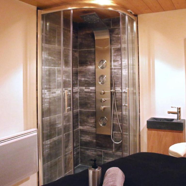Cabin Sleeps 13 with Hot Tub - Maison de Vacances - 20