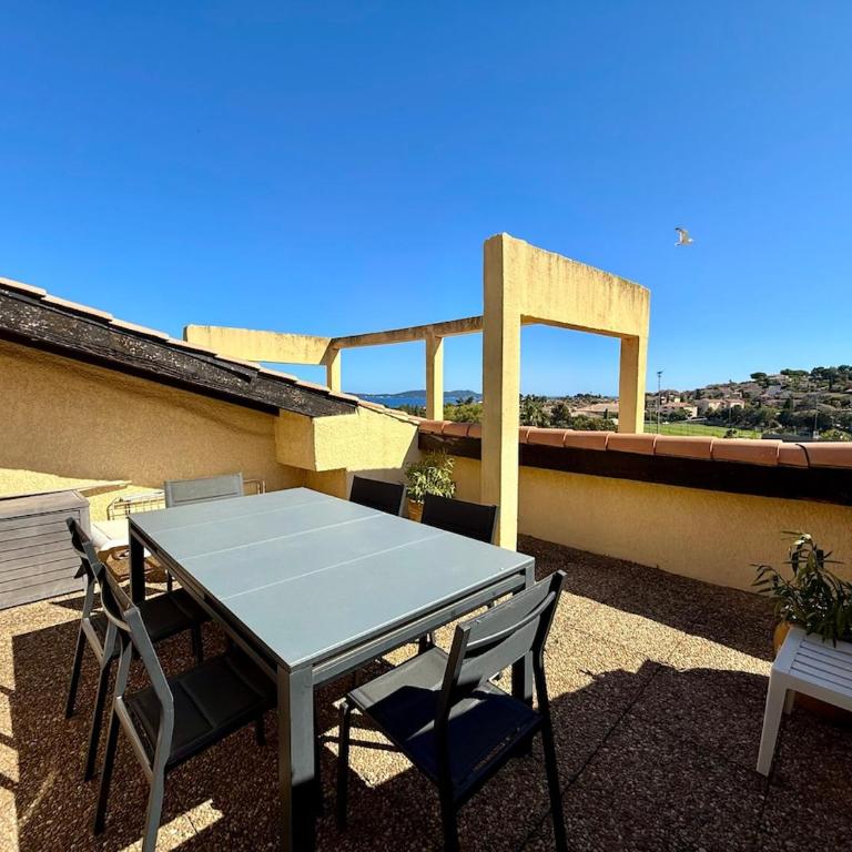 Studio Vue Mer et Montagne - Grande Terrasse - Studio - Vue sur Mer - 11