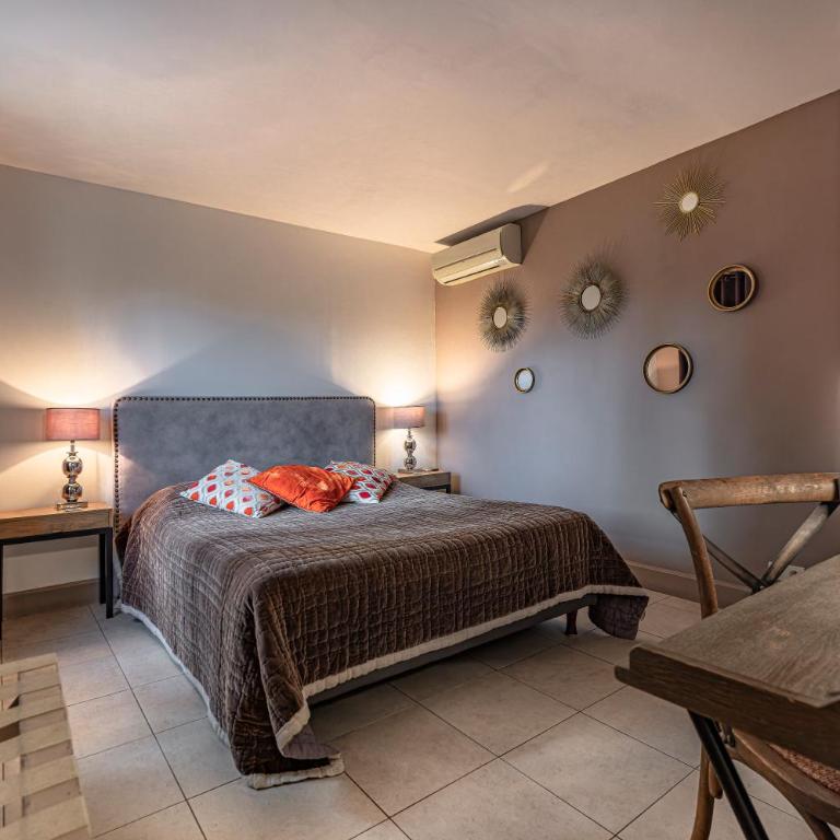 Hôtel du Clos - Chambre Double - Vue sur Jardin - 2