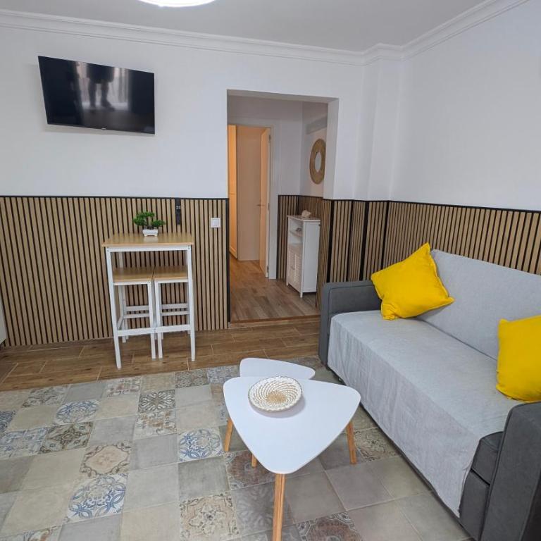 My tiny home Total Eclipse 2027 View 3 mins walk beach - Apartamento de 1 dormitorio - 9