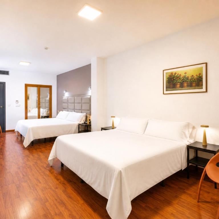 Hotel Borgia - Habitación Familiar (3 adultos + 1 niño) - 1