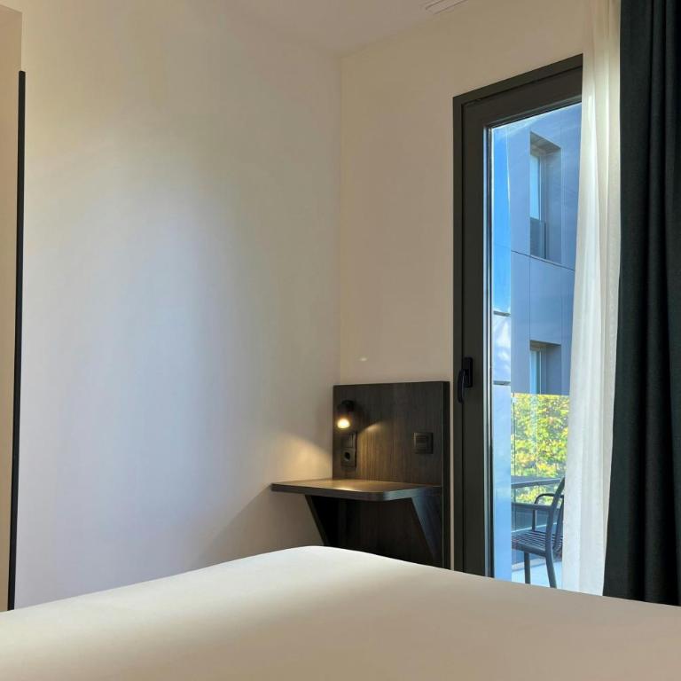 Four Points Flex by Sheraton Madrid Atocha - Standard Zimmer mit Queensize-Bett, Terrasse und Stadtblick - 3
