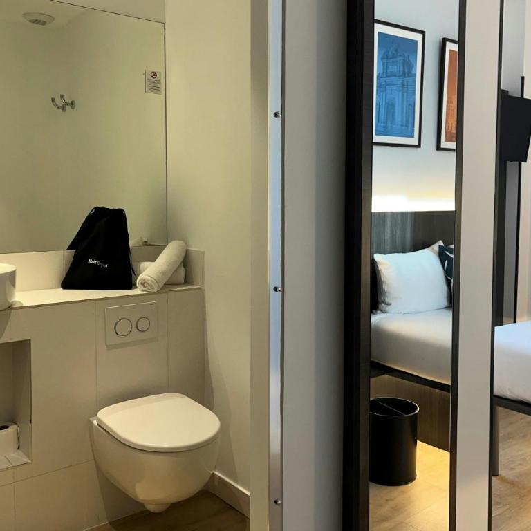 Four Points Flex by Sheraton Madrid Atocha - Standard Zimmer mit Queensize-Bett, Terrasse und Stadtblick - 4