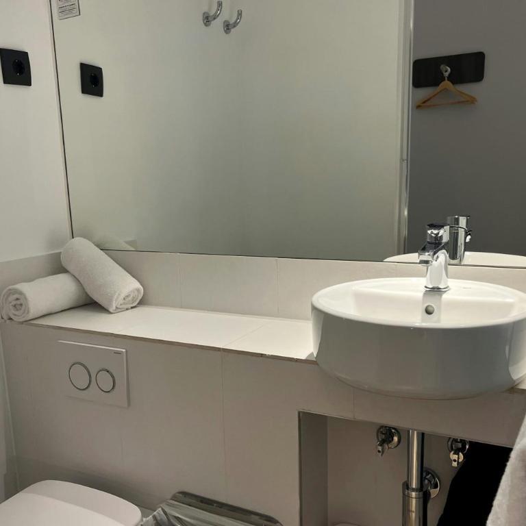 Four Points Flex by Sheraton Madrid Atocha - Standard Zimmer mit Queensize-Bett, Terrasse und Stadtblick - 5