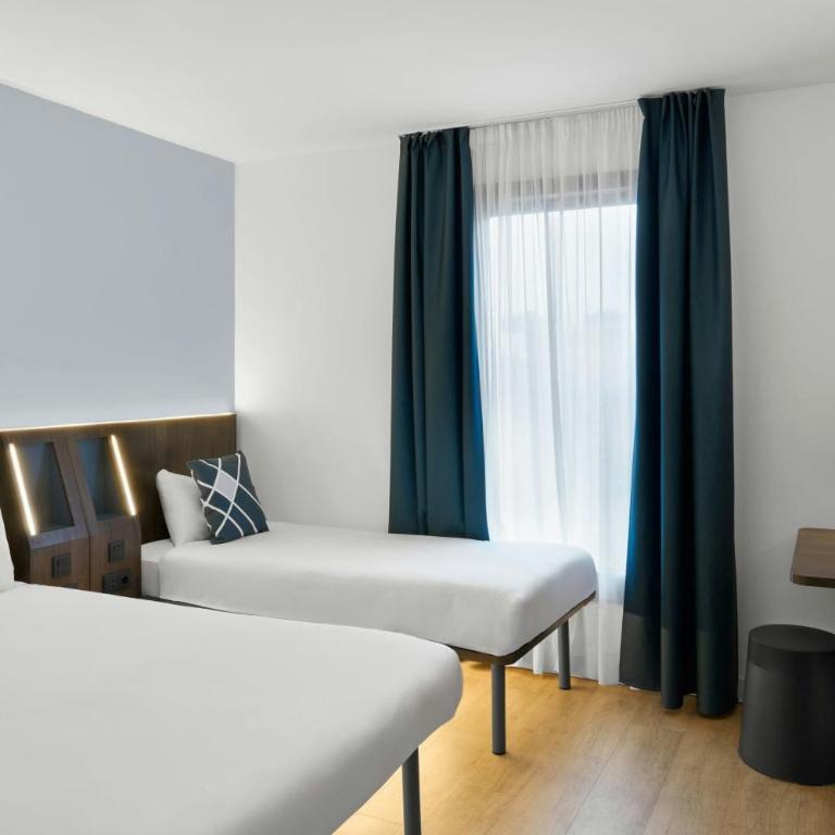 Four Points Flex by Sheraton Madrid Atocha - Standard Dreibettzimmer - 5
