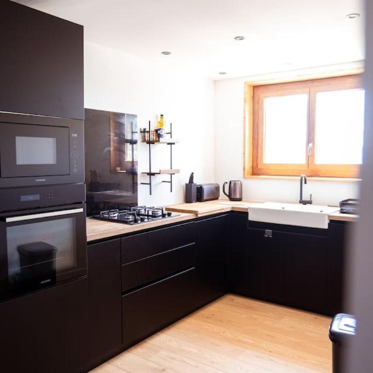 Appartement moderne et spacieux avec poêle à bois et balcon - Appartement - 11