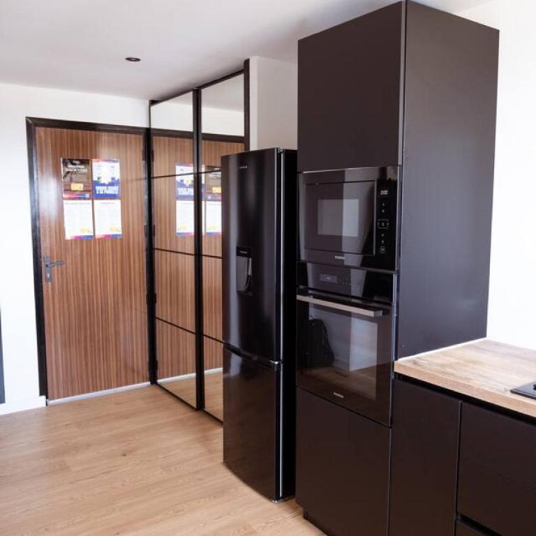 Appartement moderne et spacieux avec poêle à bois et balcon - Appartement - 32