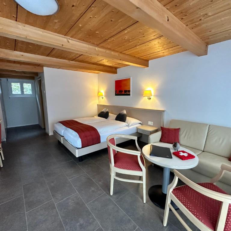 Chalet Gafri -Boutique B&B - comfort and hospitality - near Interlaken - Doppelzimmer mit Patio - 6