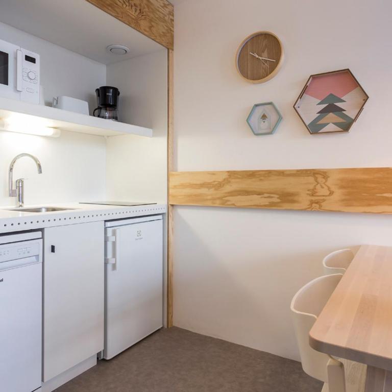 Studio rénové proche centre, balcon, 5 couchages, WIFI inclus - Studio - 10