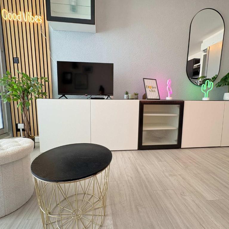 Cozy Seafront Studio on the Mediterranean - Apartment - 9