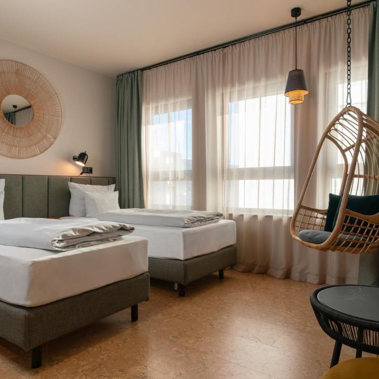 Cocoon Salzburg Hauptbahnhof - Zweibettzimmer TWIN mit Badewanne - 8