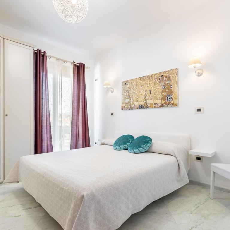 Top Floor Apartment - Balcony Views - King Bed - AC - Apartment mit 1 Schlafzimmer - 1