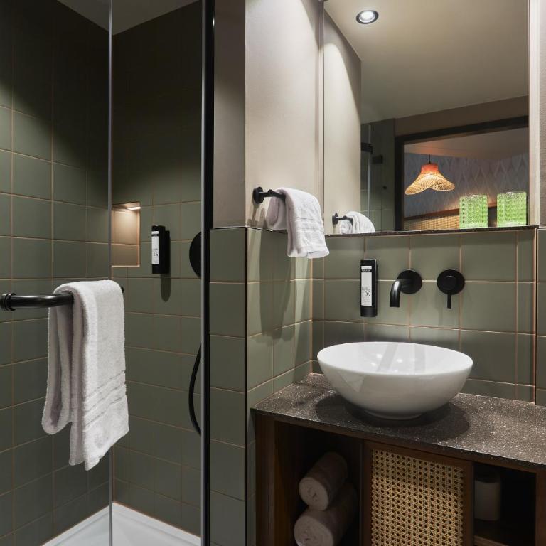 Cocoon Salzburg Hauptbahnhof - Deluxe Doppelzimmer Roomy - 4
