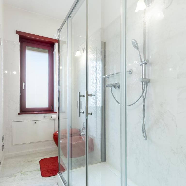 Top Floor Apartment - Balcony Views - King Bed - AC - Apartment mit 1 Schlafzimmer - 14