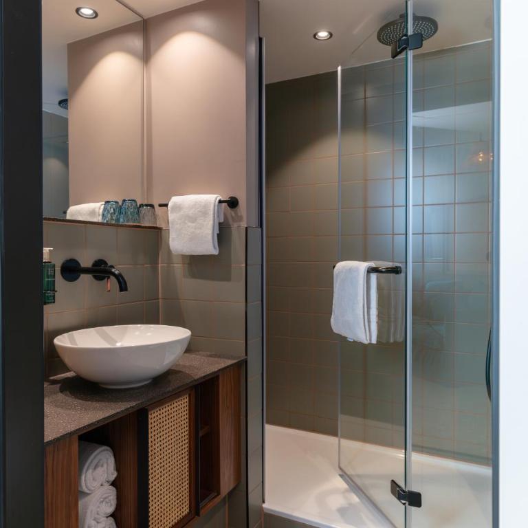 Cocoon Salzburg Hauptbahnhof - Deluxe Doppelzimmer Roomy - 11