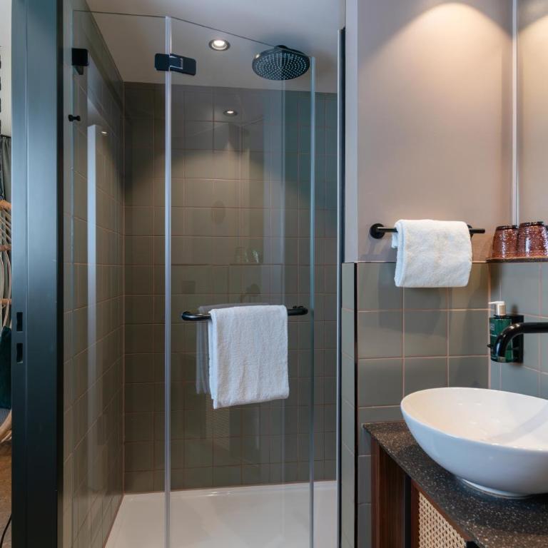 Cocoon Salzburg Hauptbahnhof - Dreibettzimmer - 11