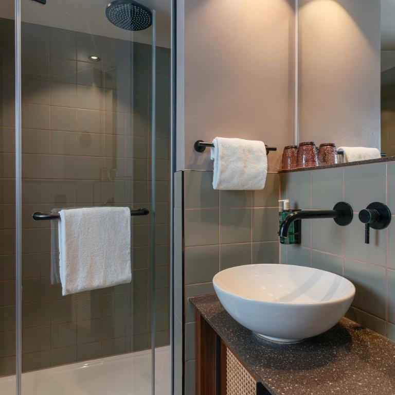 Cocoon Salzburg Hauptbahnhof - Dreibettzimmer - 4