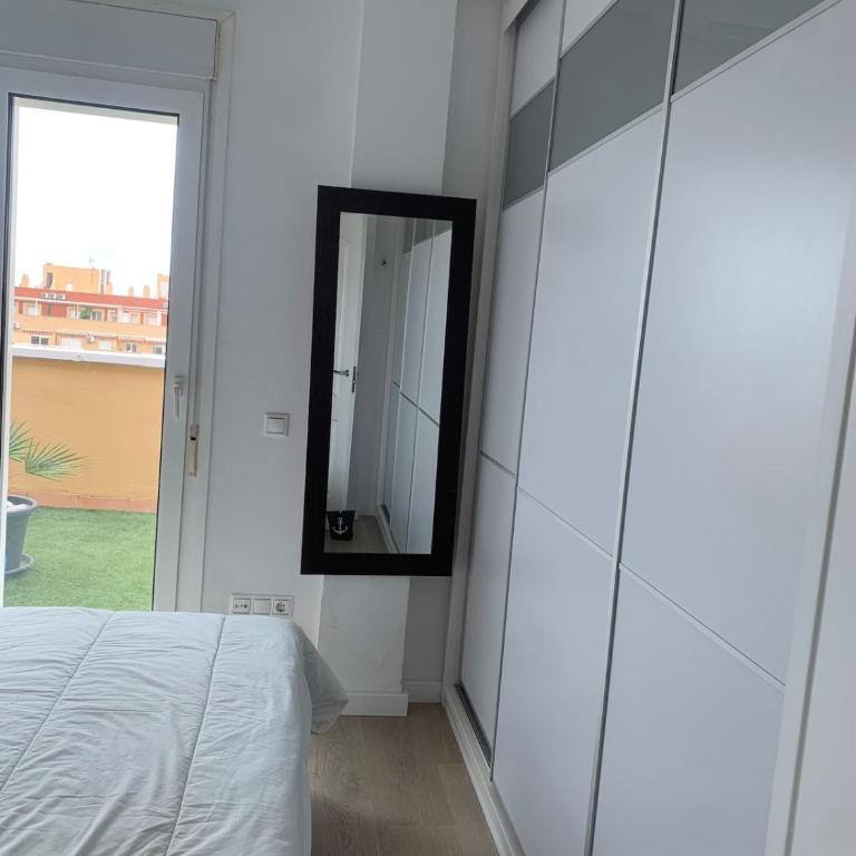Ático con terraza, vistas al mar y piscina - Apartamento de 1 dormitorio - 5