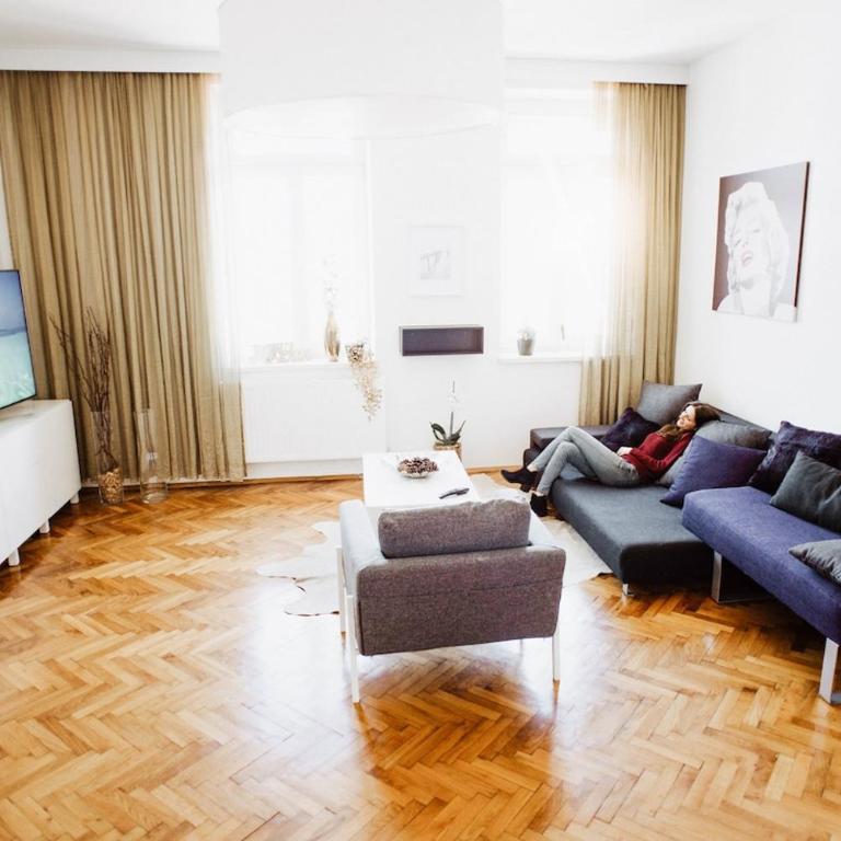 Huge Central Designer Loft with Tyrolean Flair - Apartment mit 3 Schlafzimmern - 3