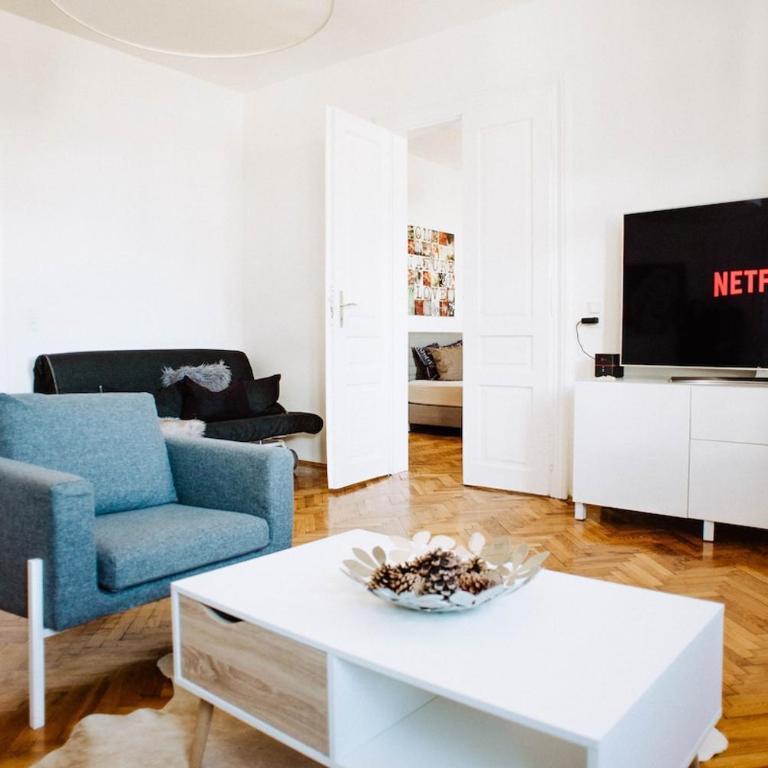 Huge Central Designer Loft with Tyrolean Flair - Apartment mit 3 Schlafzimmern - 2