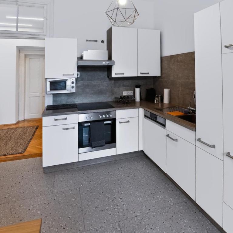 Huge Central Designer Loft with Tyrolean Flair - Apartment mit 3 Schlafzimmern - 17