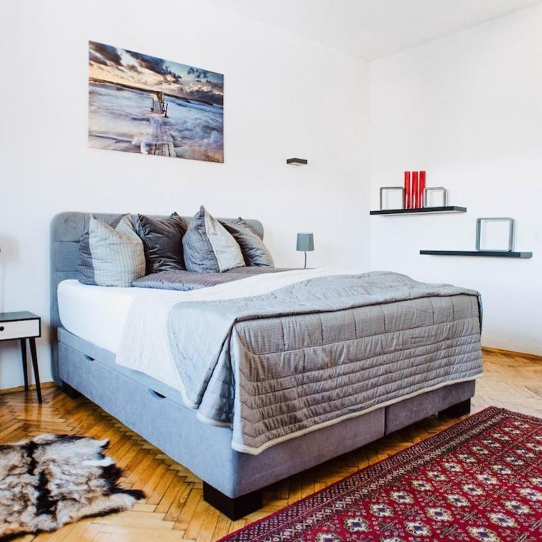 Huge Central Designer Loft with Tyrolean Flair - Apartment mit 3 Schlafzimmern - 9