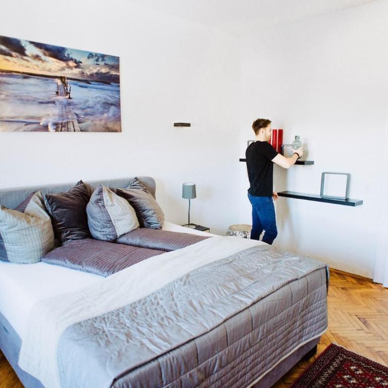 Huge Central Designer Loft with Tyrolean Flair - Apartment mit 3 Schlafzimmern - 8