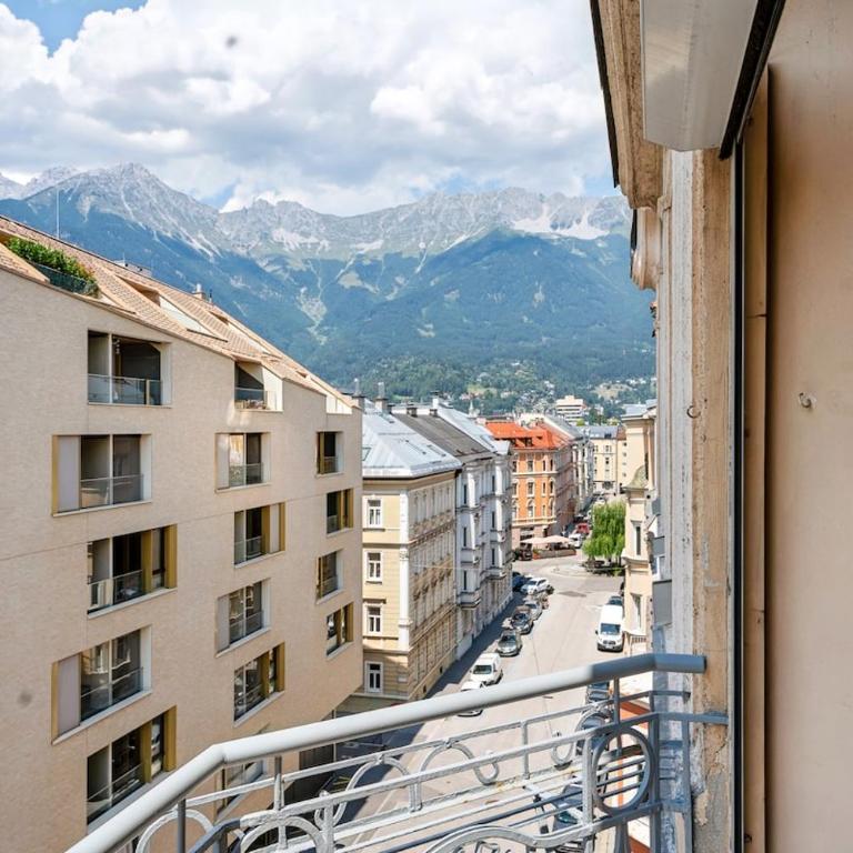 Huge Central Designer Loft with Tyrolean Flair - Apartment mit 3 Schlafzimmern - 21