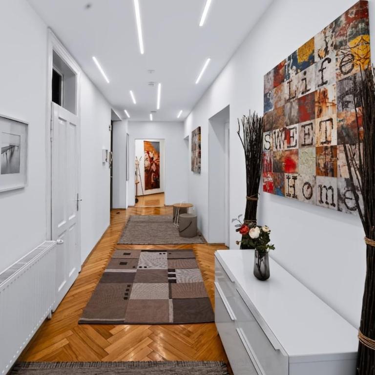 Huge Central Designer Loft with Tyrolean Flair - Apartment mit 3 Schlafzimmern - 6
