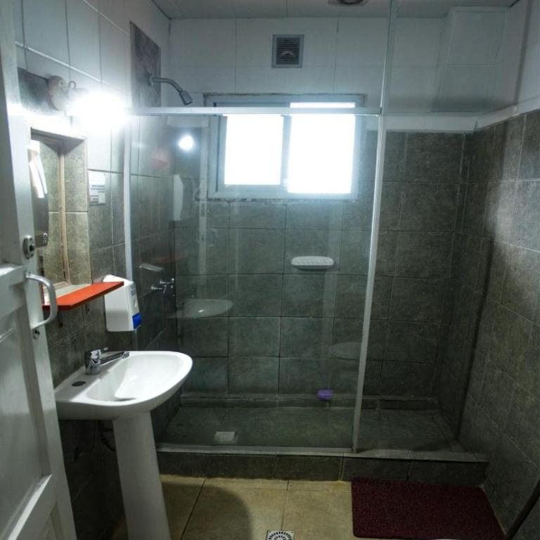 HOPA-Home Patagonia Hostel - Habitación Triple Básica con baño compartido - 3
