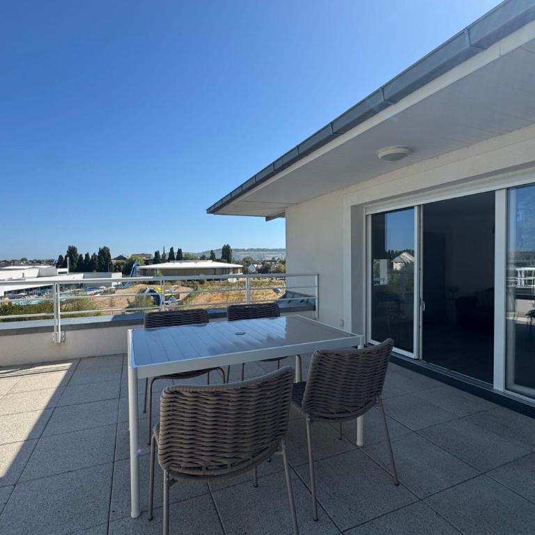 2-bedroom apartment with balcony close to the sea - Apartment - 1