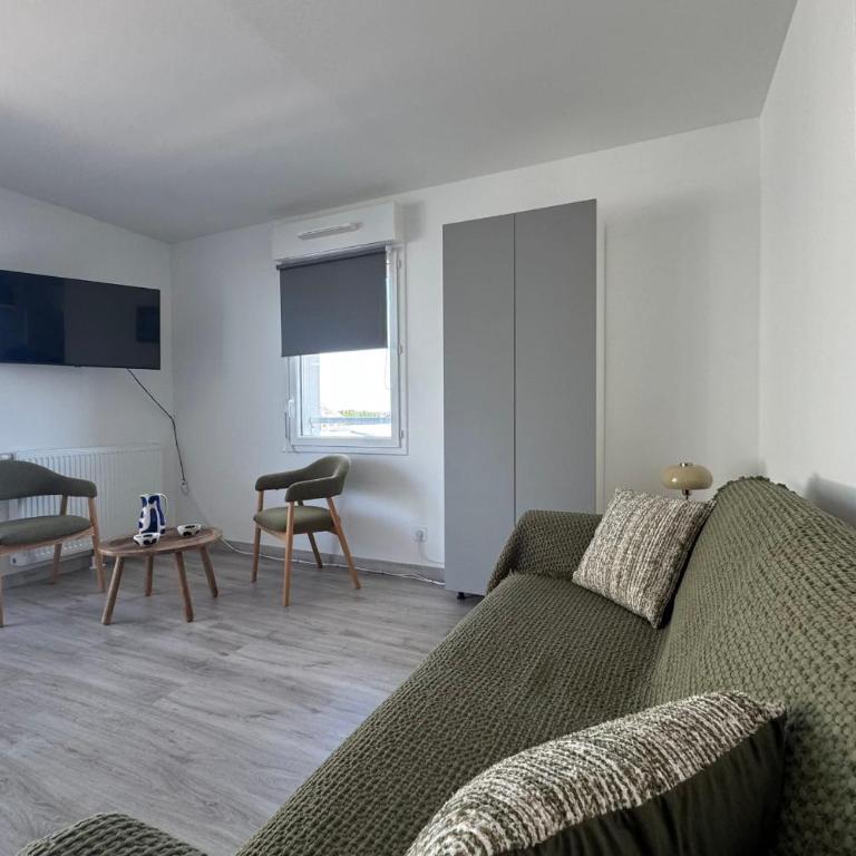 2-bedroom apartment with balcony close to the sea - Apartment - 4