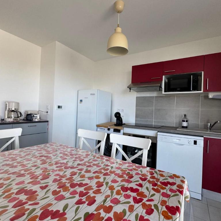 2-bedroom apartment with balcony close to the sea - Apartment - 7