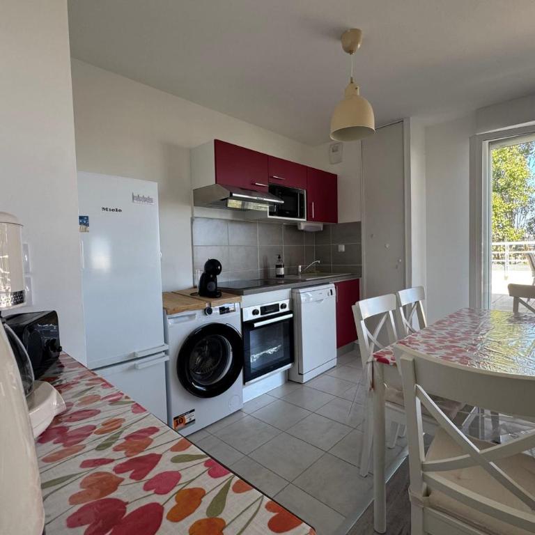 2-bedroom apartment with balcony close to the sea - Apartment - 8