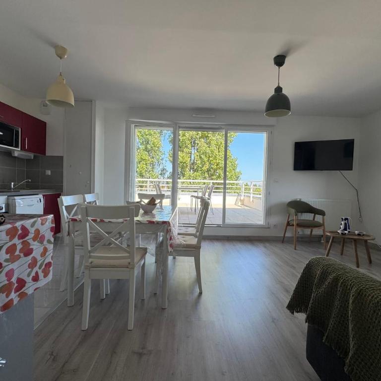 2-bedroom apartment with balcony close to the sea - Apartment - 9