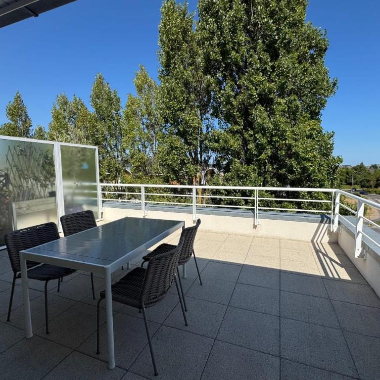 2-bedroom apartment with balcony close to the sea - Apartment - 24